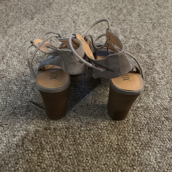 Gray lace up Heels - Picture 4 of 6